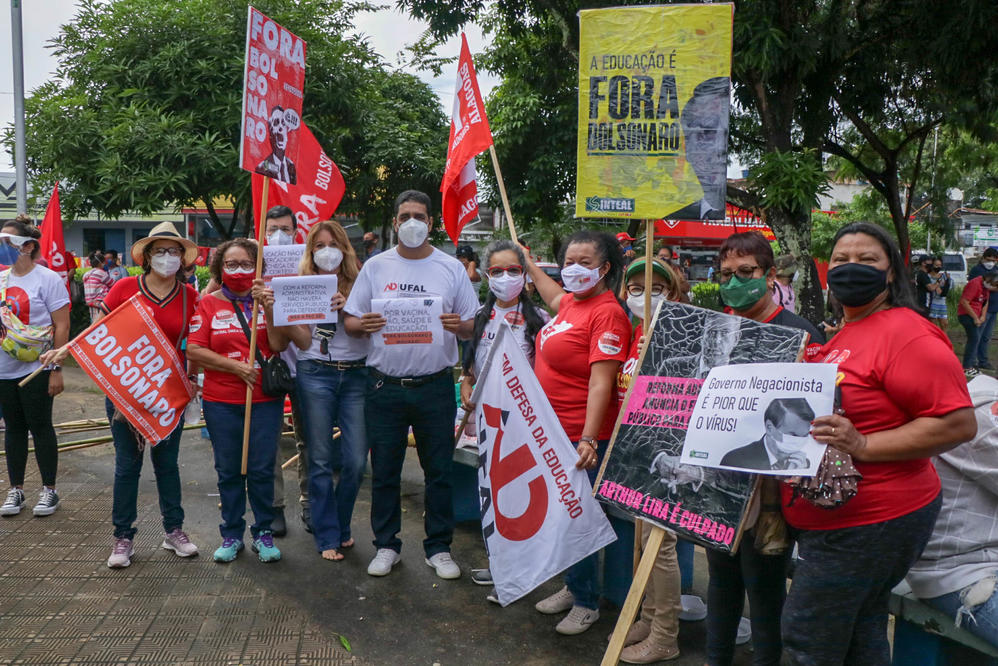 Entidades sindicais marcaram presença no ato. Foto: Karina Dantas/Ascom Adufal