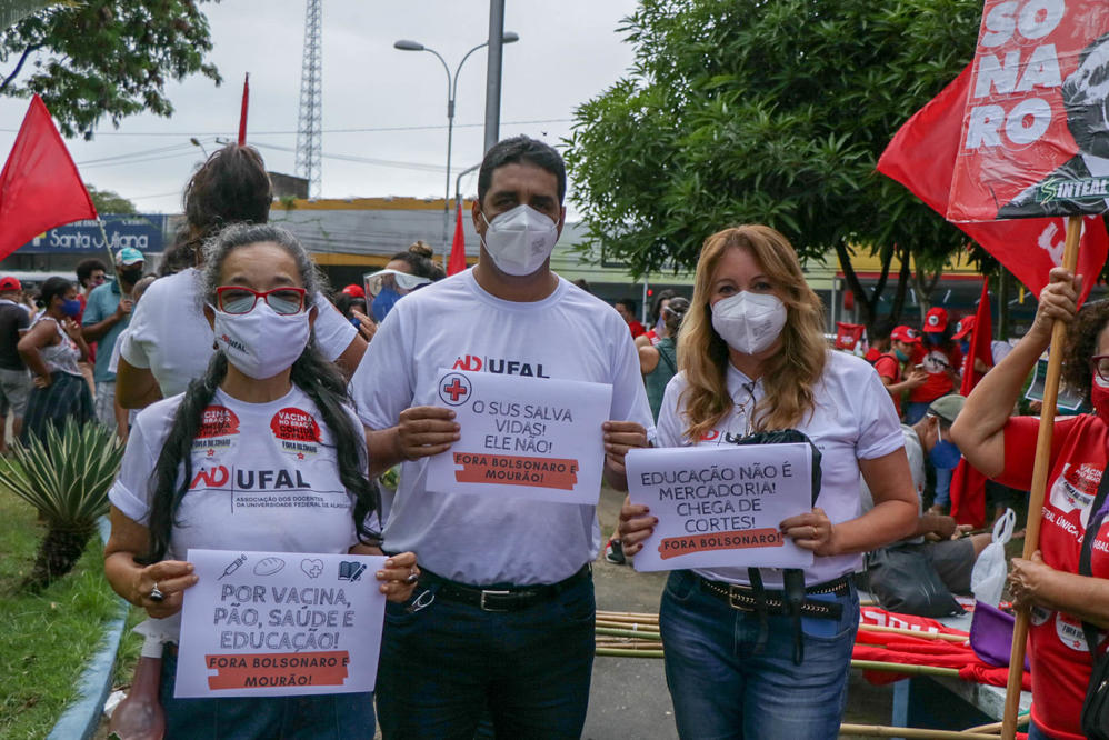 Diretoria da Adufal em ato público contra a PEC 32.
