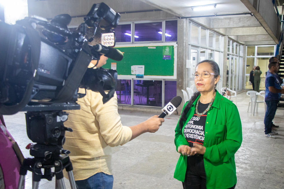 Professora Sandra Lira durante entrevista à TV Gazeta. Foto: Karina Dantas/Ascom Adufal