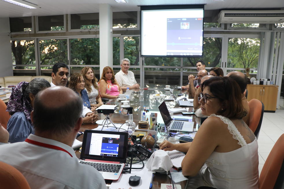 Reunião ocorreu em formato híbrido e contou com a participação de mais de 40 pessoas online, entre gestores da Ufal e diretores das UAs. Foto: Vanessa Ataíde
