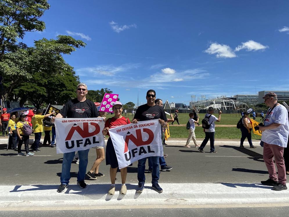 Representaram a Adufal na Jornada de Luta do Fonasefe: o presidente da entidade Jailton Lira; a diretora de Política Sindical, Sandra Lira; e o primeiro-secretário, Carlos Müller.