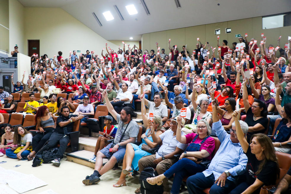 Assembleia realizada no dia 25 de abril e que deliberou o início da greve docente na Ufal, a partir de 29 de abril. Foto: Karina Dantas/Ascom Adufal