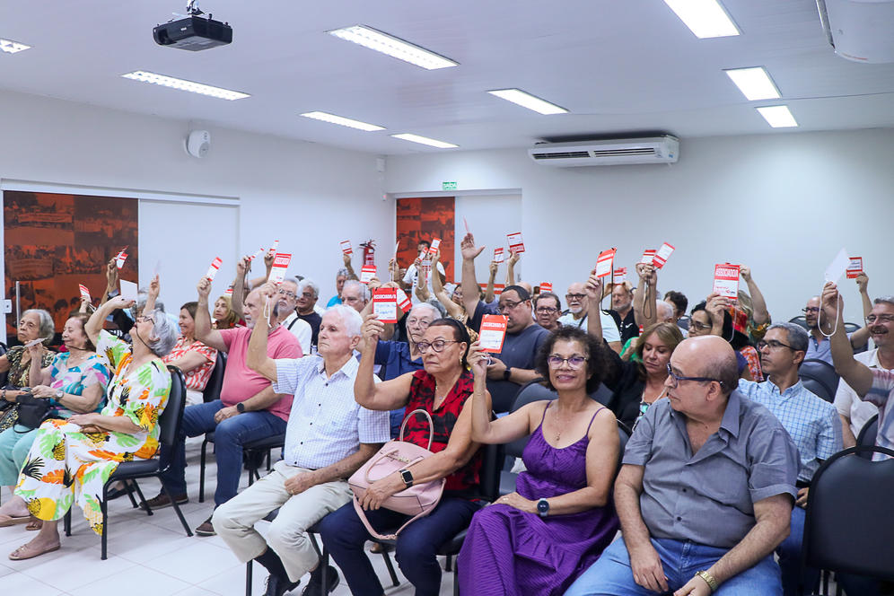 Votação durante assembleia geral setorial realizada na sede da Adufal. Foto: Karina Dantas/Ascom Adufal