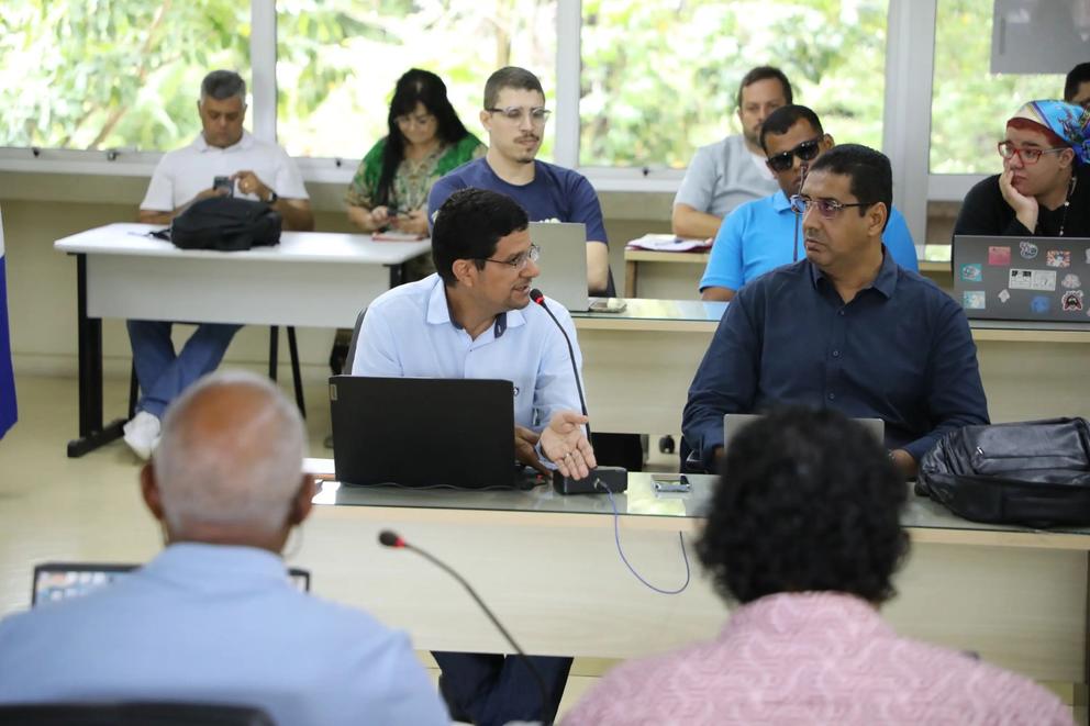 Presidente da Adufal, professor Jailton Lira, à direita, representou a entidade durante o Consuni. Foto: Renner Boldrino