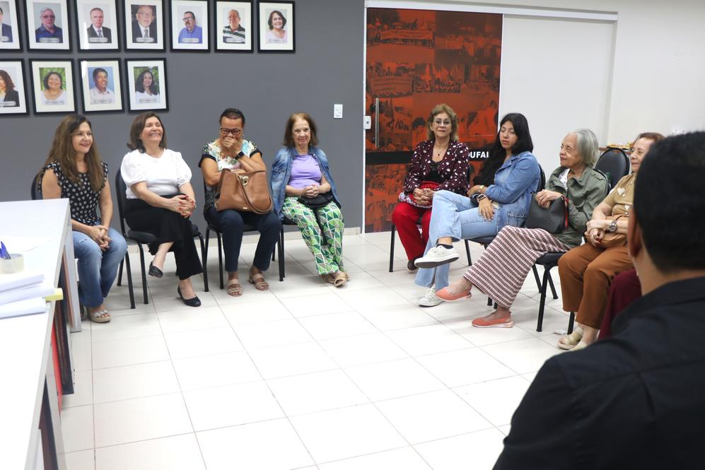 Docentes dialogaram sobre as demandas das/os docentes aposentados/as. Foto: Karina Dantas/Ascom Adufal