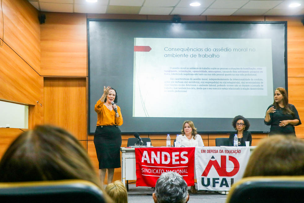 Elaine Pimentel é docente e atual diretora da Faculdade de Direito de Alagoas (FDA/Ural). Foto: Vanessa Ataíde/Ascom Adufal