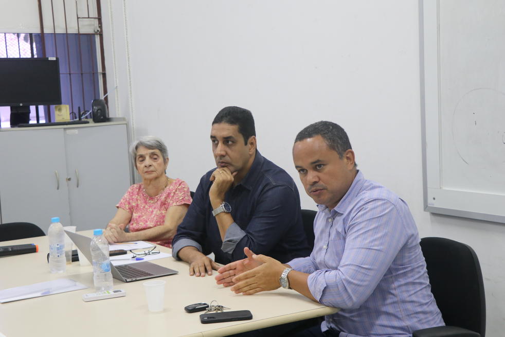 Advogado da Adufal, Flávio Pinheiro, esteve presente na assembleia para esclarecer dúvidas jurídicas. Foto: Vanessa Ataíde/Ascom Adufal