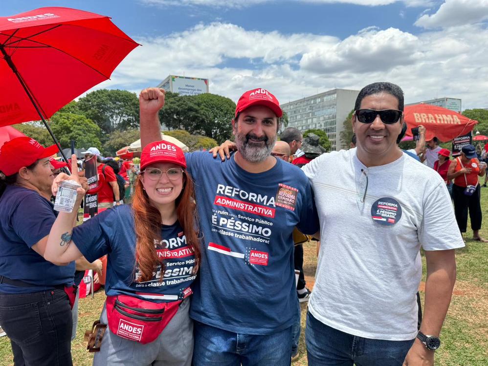 Da esquerda para a direita, os/as docentes Emanuelle Rodrigues (Ufal), Aroldo Félix (UFRB) e Jailton Lira (Ufal).