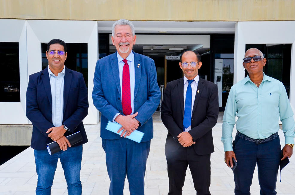 Da esquerda para a direita: Jailton Lira (Adufal), Paulão (PT-AL), José Clebson Silva de Farias (Ufal) e Wellington Pereira (Sintufal). Foto: Ineh Alarcão