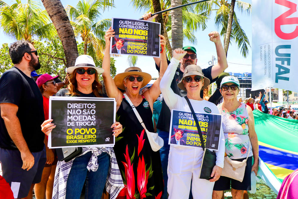 Presidenta da Adufal, Rosangela Reis, professora associada Rita Name, e as diretoras da entidade Terezinha Ataide e Esmeralda Moura. Foto: Karina Dantas/Ascom Adufal