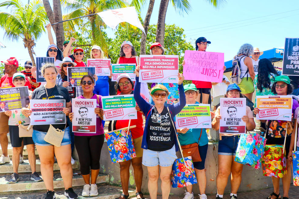Manifestação em Maceió ocorreu na orla da Pajuçara. Foto: Karina Dantas/Ascom Adufal