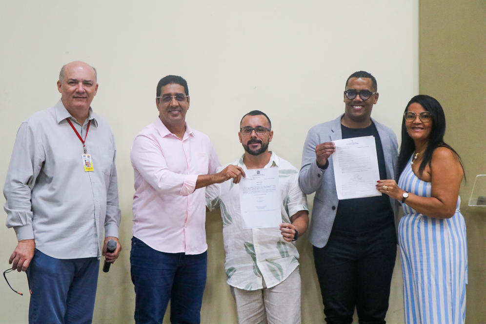 Secret&aacute;rio-geral da Adufal, professor Jailton Lira, participa da entrega do termo de posse aos novos docentes da Ufal.