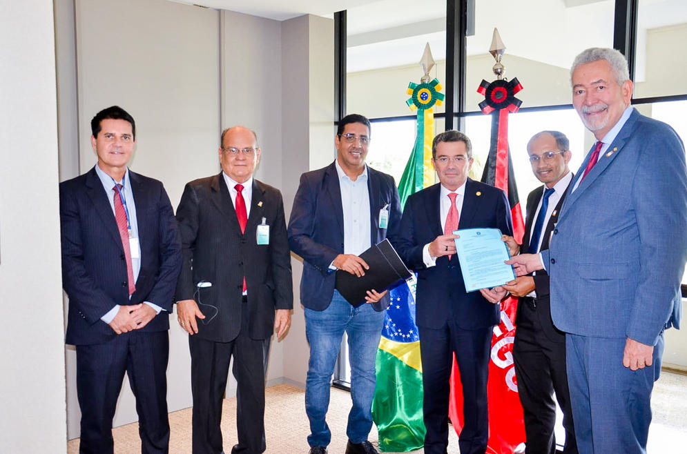 Representantes da Adufal, Sintufal e da Reitoria da Ufal estiveram reunidos, no dia 3 de dezembro de 2025, em Bras&iacute;lia, com o presidente do Tribunal de Contas da Uni&atilde;o (TCU), ministro Vital do R&ecirc;go. Foto: Ineh Alarc&atilde;o