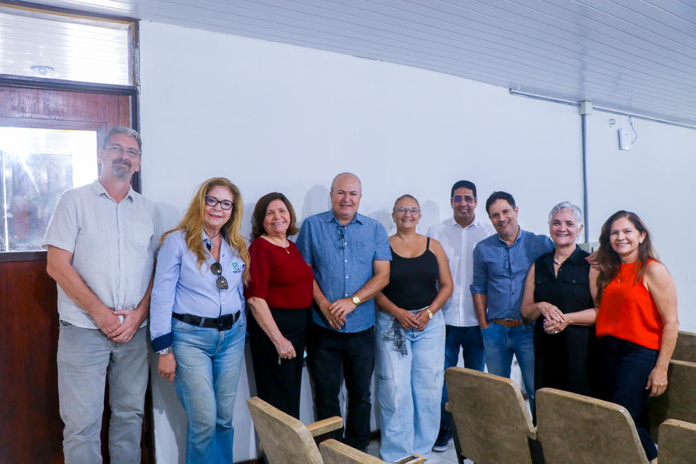 Parte dos/as docentes que participaram do Caf&eacute; com a Adufal, no Ceca. Foto: Vanessa Ata&iacute;de/Ascom Adufal