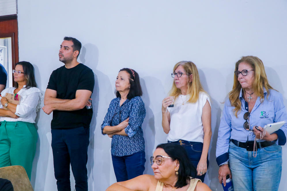 Na ocasi&atilde;o, docentes puderam fazer sugest&otilde;es, tirar d&uacute;vidas jur&iacute;dicas e receberam tamb&eacute;m a vers&atilde;o f&iacute;sica da Carteira do Associado(a). Foto: Vanessa Ata&iacute;de/Ascom Adufal