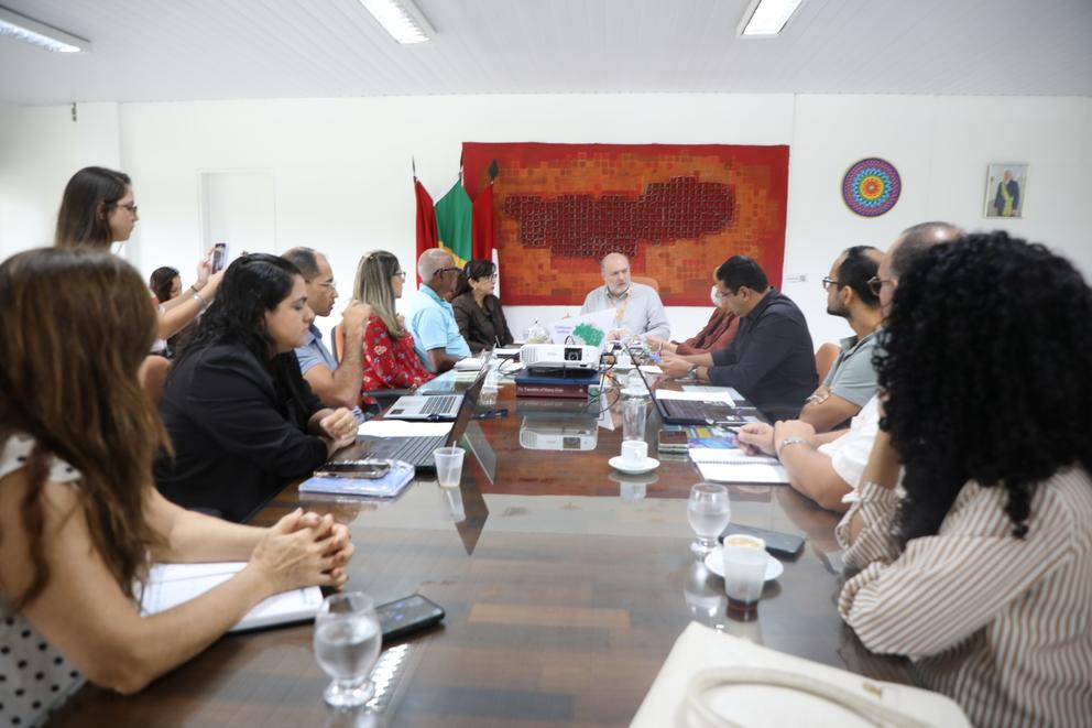 Reuni&atilde;o ocorreu no dia 22 de abril, na Reitoria da Ufal. Foto: Ascom Ufal