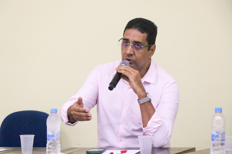 Secret&aacute;rio-geral da Adufal, Jailton Lira, explicou as a&ccedil;&otilde;es realizadas pela Adufal e Sintufal em defesa do direito dos servidores. Foto: Vanessa Ata&iacute;de/Ascom Adufal