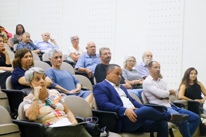 Docentes e t&eacute;cnicos participaram da reuni&atilde;o nesta ter&ccedil;a-feira, 28 de abril. Foto: Vanessa Ata&iacute;de/Ascom Adufal