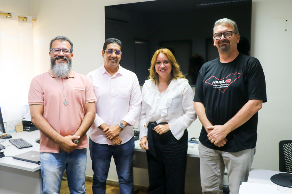 Da esquerda para a direita, o diretor do campus Arapiraca, Diógenes Meneses, e os diretores da Adufal Jailton Lira, Rosangela Reis e Carlos Müller. Foto: Karina Dantas/Ascom Adufal