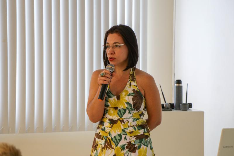 Professora Luciana Caetano durante palestra em evento da Adufal. Foto: Karina Dantas/Ascom Adufal